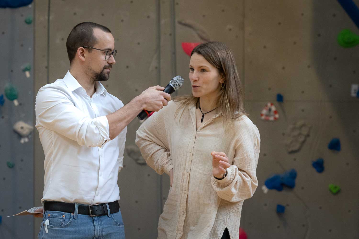 Sportwartin Dagny Hilpert und Moderator Chris Weinmann