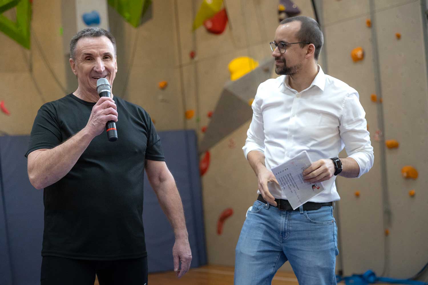 Vorsitzender Manfred Hock und Moderator Chris Weinmann während der Schlussworte des Neujahrsempfangs.